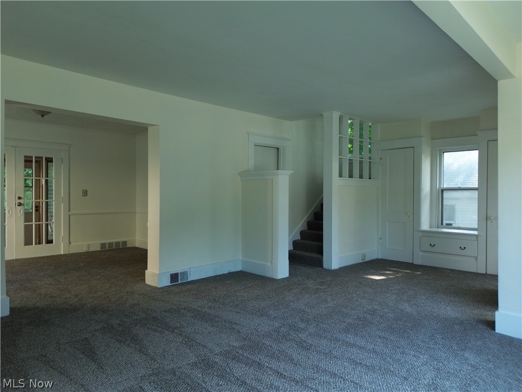 827 Kinsman Street NW Warren OH 44483