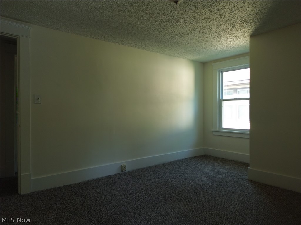 827 Kinsman Street NW Warren OH 44483