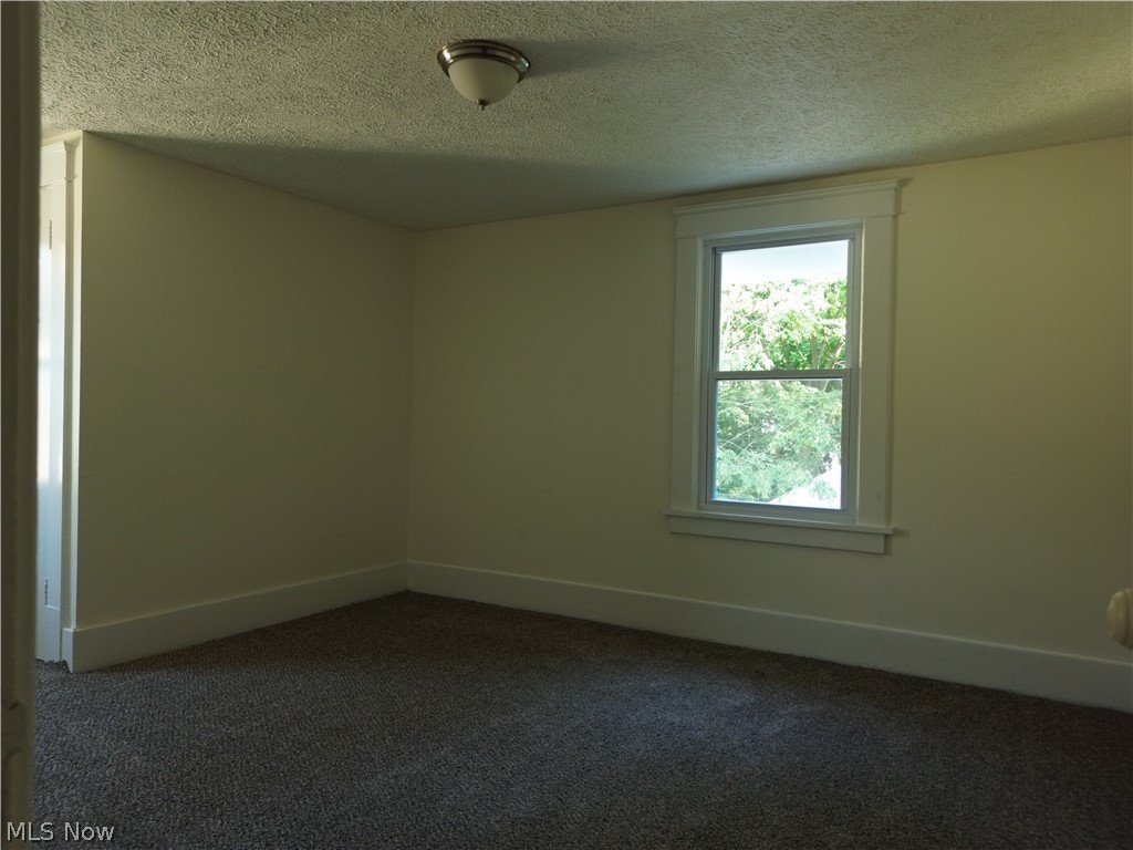 827 Kinsman Street NW Warren OH 44483