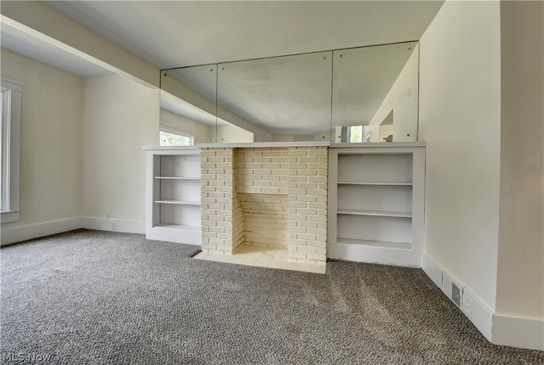 827 Kinsman Street NW Warren OH 44483