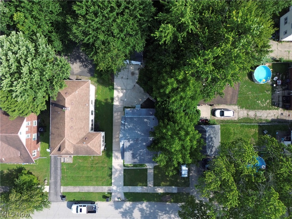 827 Kinsman Street NW Warren OH 44483