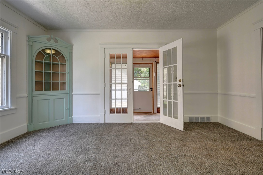 827 Kinsman Street NW Warren OH 44483