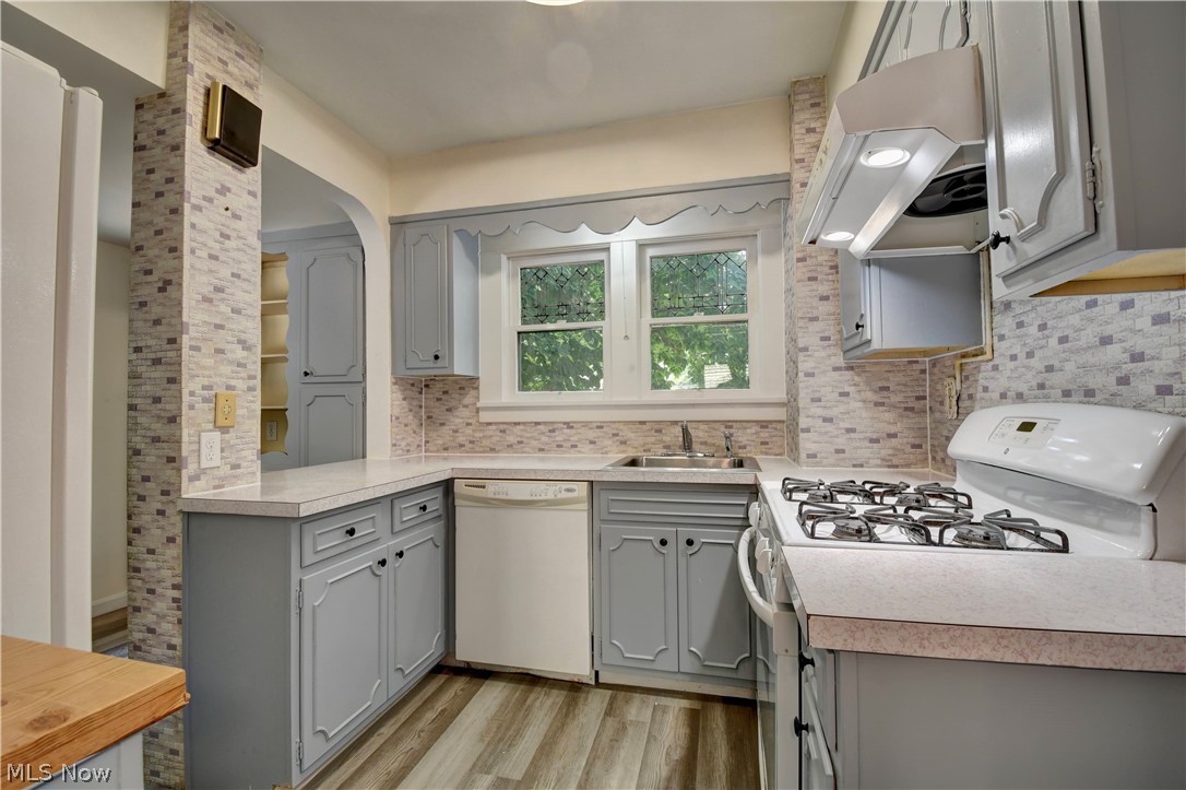 827 Kinsman Street NW Warren OH 44483