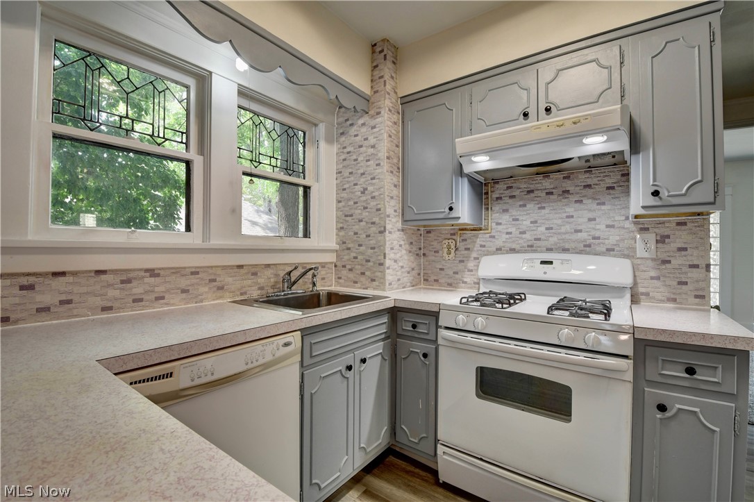 827 Kinsman Street NW Warren OH 44483