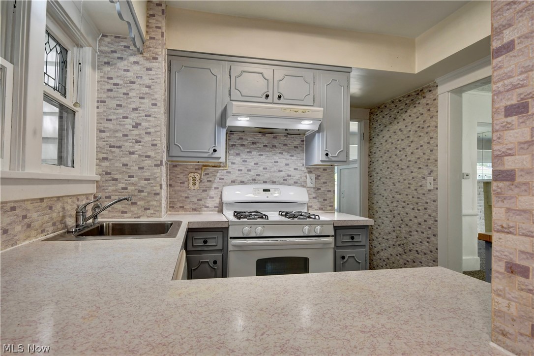 827 Kinsman Street NW Warren OH 44483