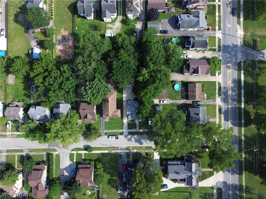 827 Kinsman Street NW Warren OH 44483
