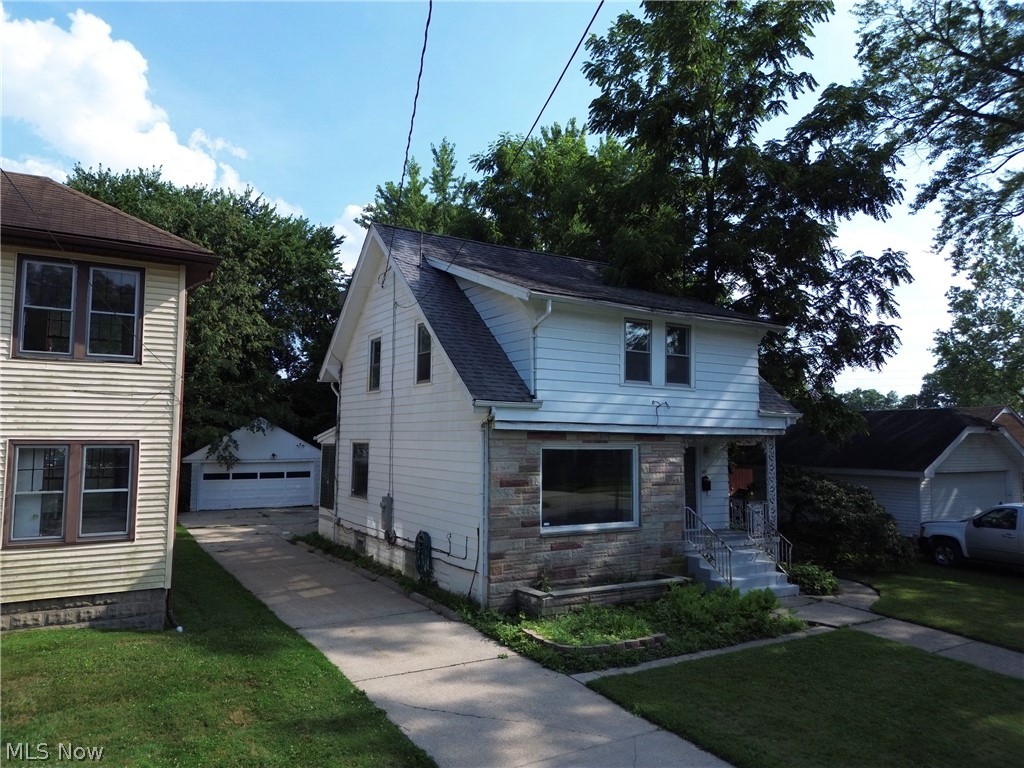 827 Kinsman Street NW Warren OH 44483