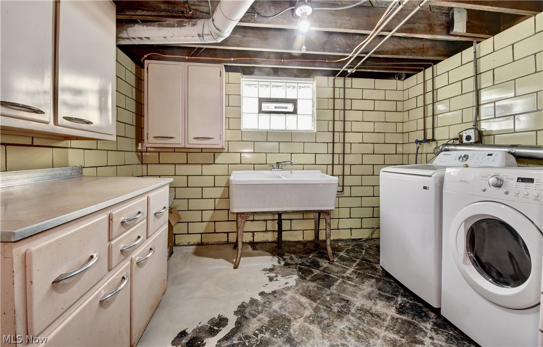827 Kinsman Street NW Warren OH 44483