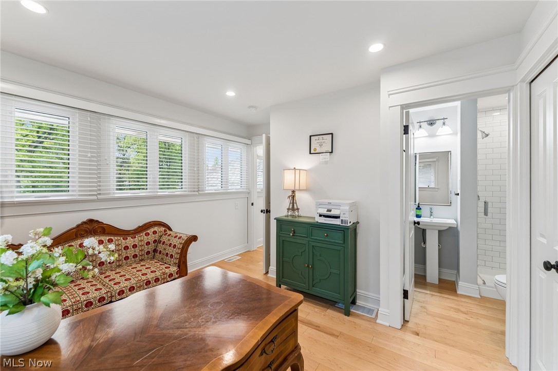 21099 Shelburne Road Shaker Heights OH 44122