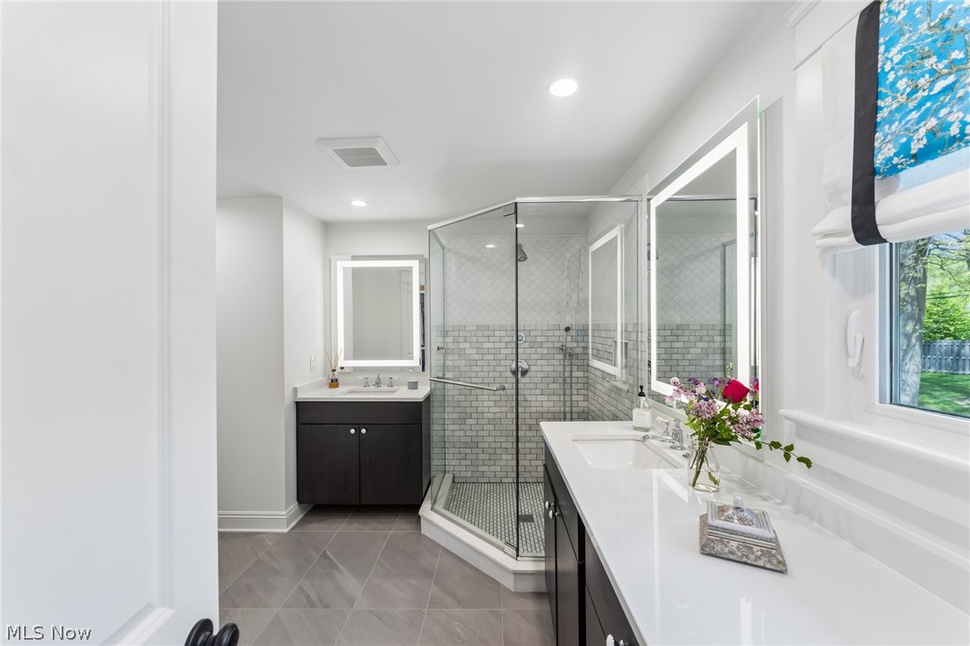 21099 Shelburne Road Shaker Heights OH 44122