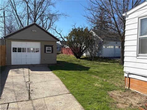 5116 Erwin Street Maple Heights OH 44137