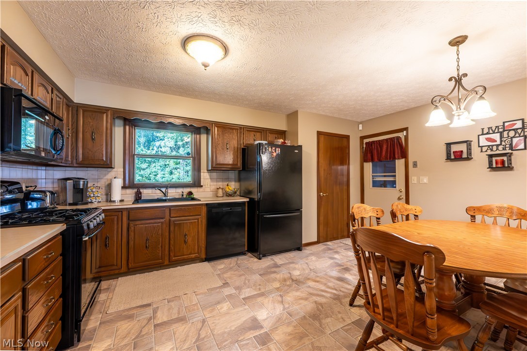 2850 Vollmer Drive Austintown OH 44511