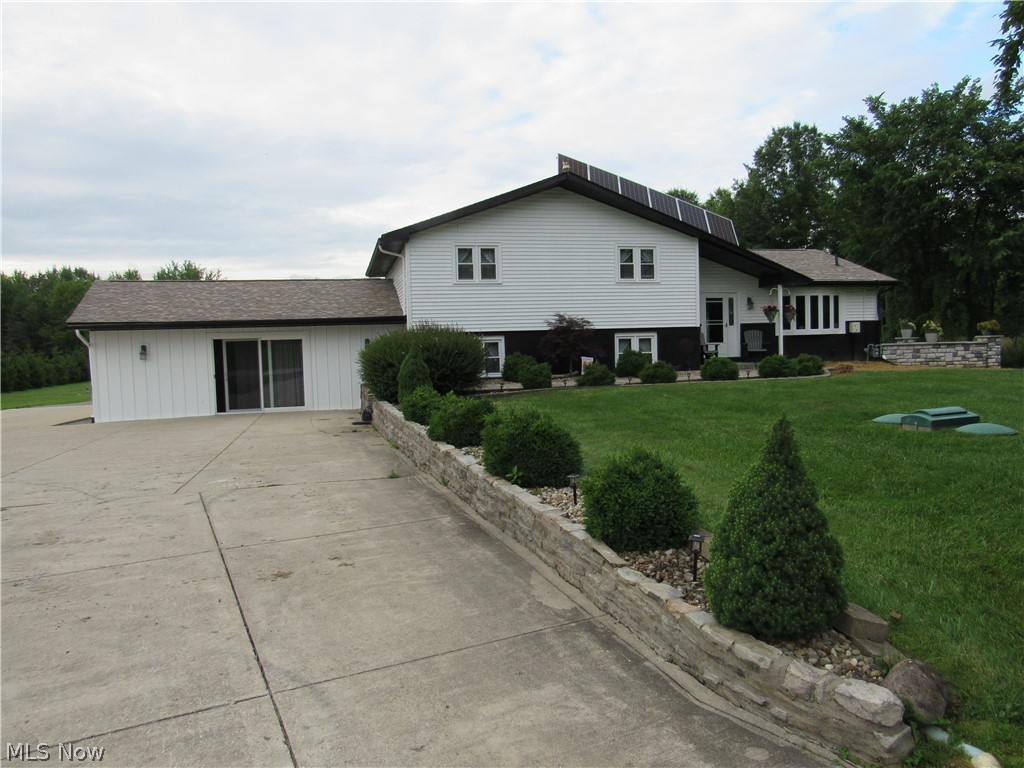 890 Bristol Champion Townline Road NE Bristolville OH 44402
