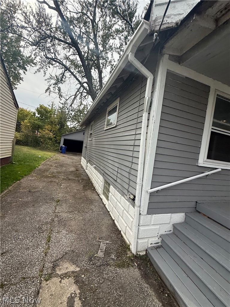 14612 Kingsford Avenue Cleveland OH 44128