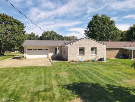 410 Chapple Hill Drive NE North Canton OH 44720