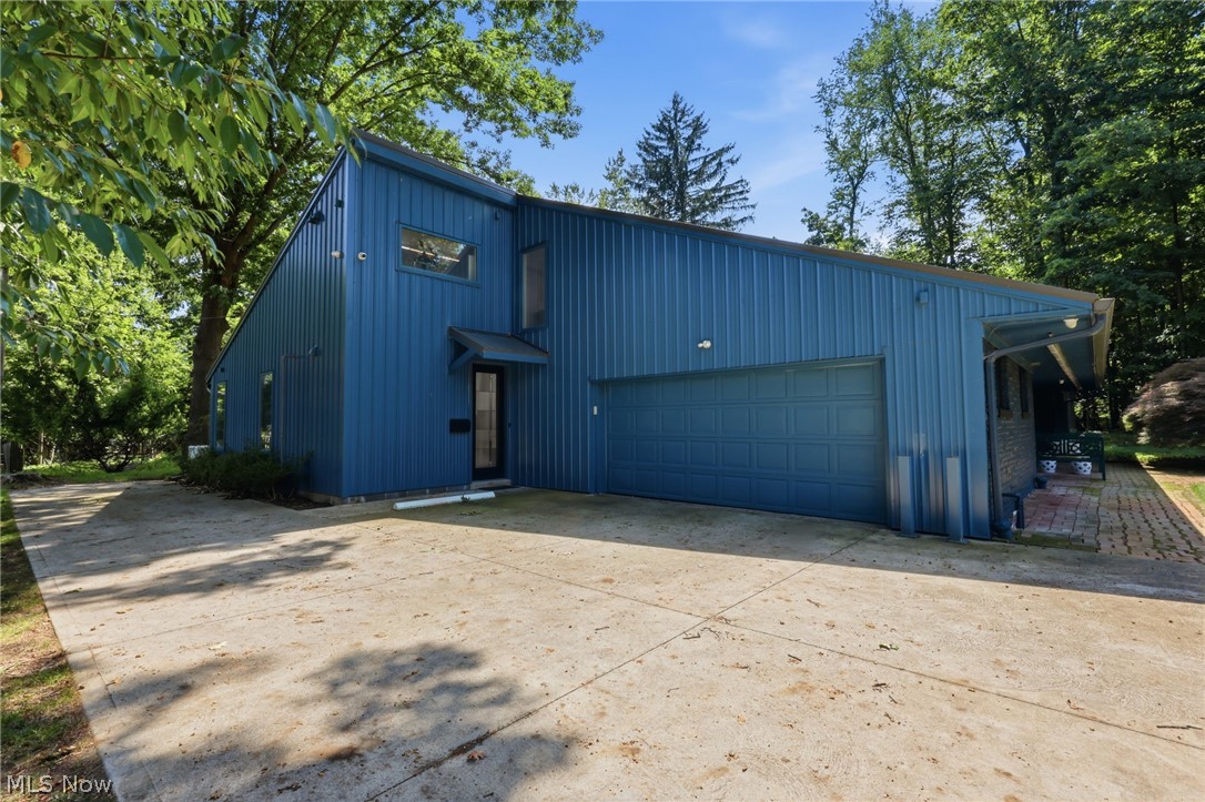 12866 Lake Shore Boulevard Bratenahl OH 44108