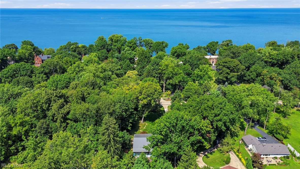 12866 Lake Shore Boulevard Bratenahl OH 44108
