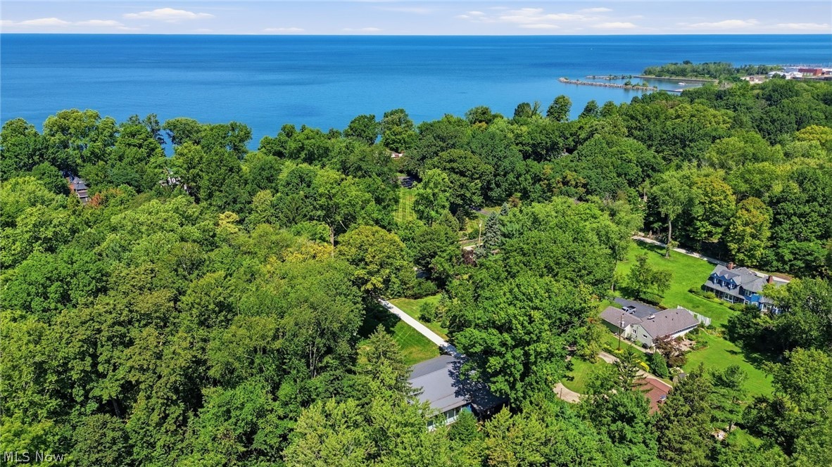 12866 Lake Shore Boulevard Bratenahl OH 44108