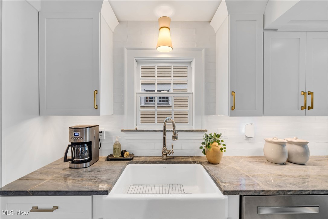 19665 Roslyn Drive Rocky River OH 44116