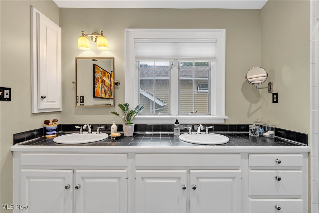 19665 Roslyn Drive Rocky River OH 44116