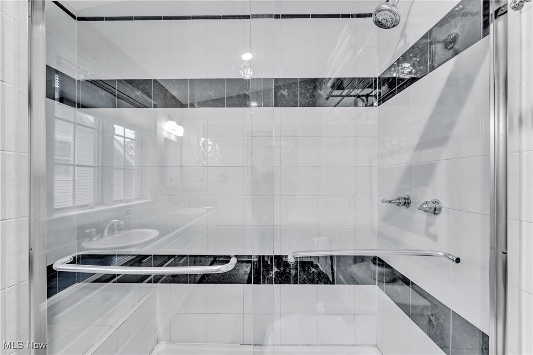 19665 Roslyn Drive Rocky River OH 44116