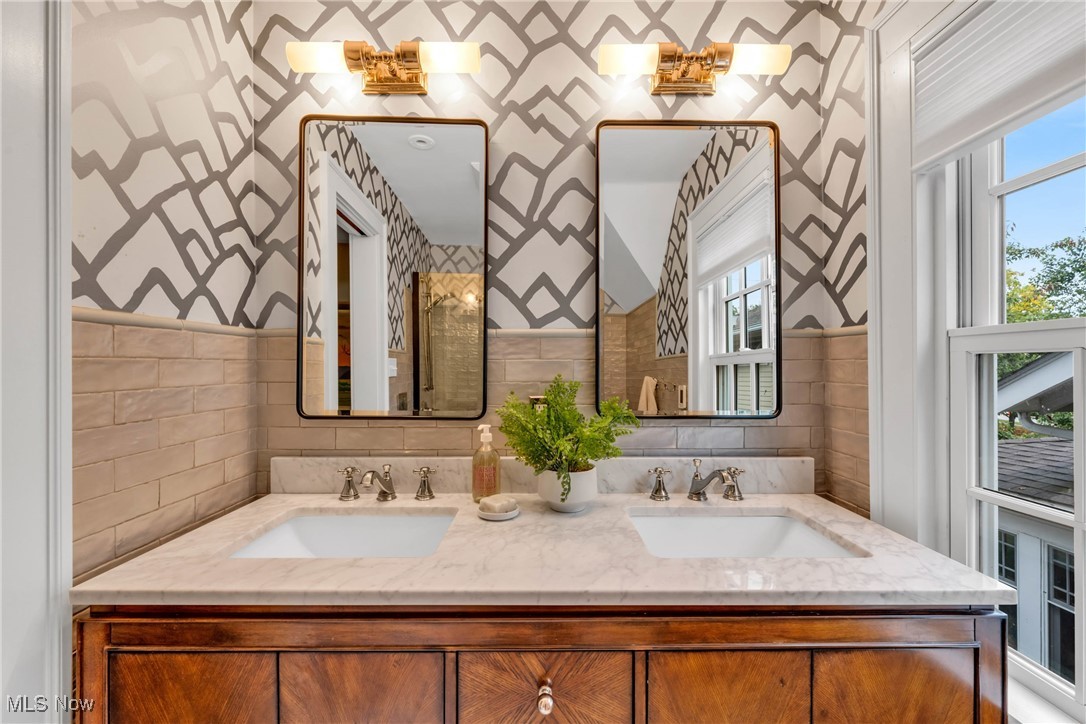 19665 Roslyn Drive Rocky River OH 44116