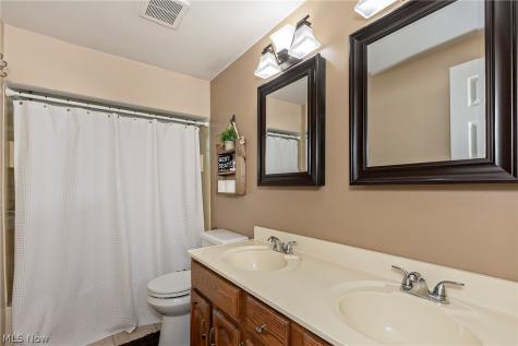 1924 Westwood Drive Twinsburg OH 44087