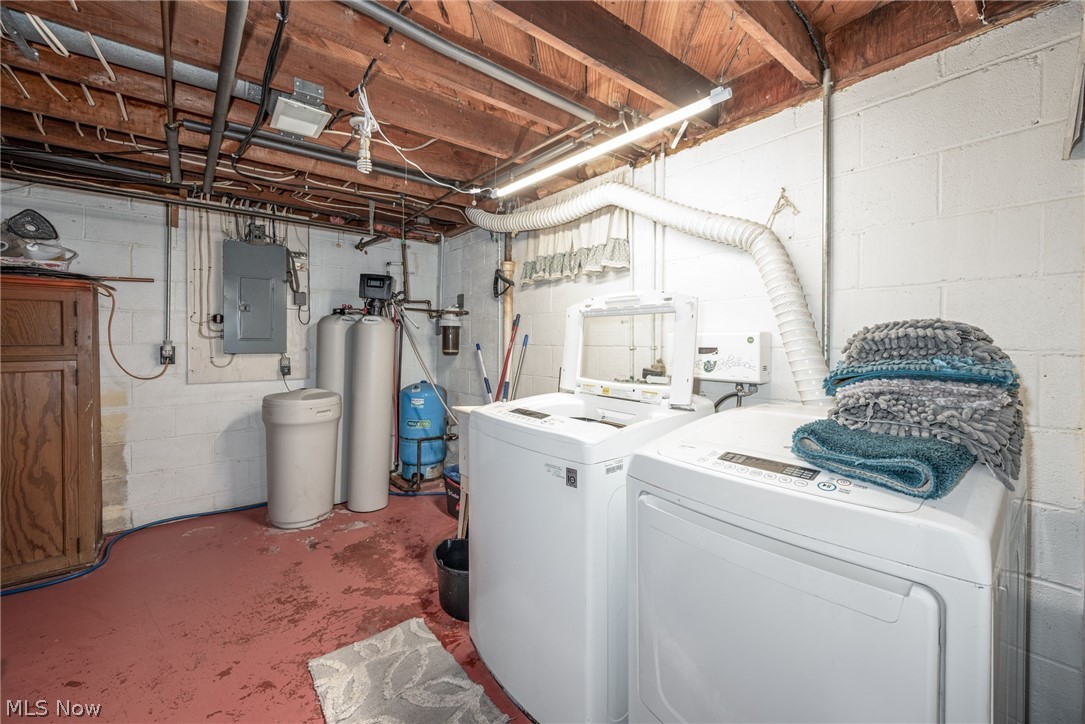 1484 Elm Grove Avenue Akron OH 44312
