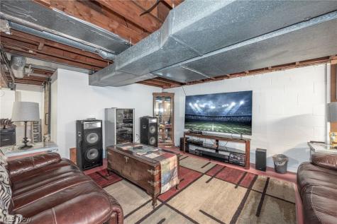 1484 Elm Grove Avenue Akron OH 44312