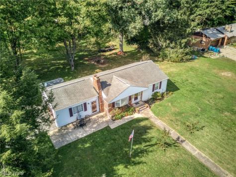 1484 Elm Grove Avenue Akron OH 44312