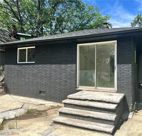 4425 E 142nd Street Cleveland OH 44128