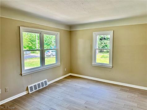 4425 E 142nd Street Cleveland OH 44128