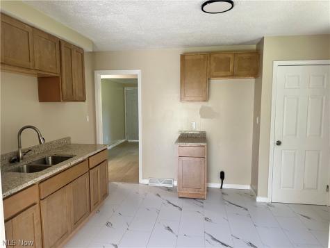 4425 E 142nd Street Cleveland OH 44128