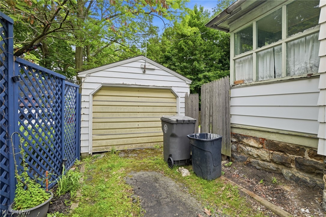 1221 Florencedale Avenue Youngstown OH 44505