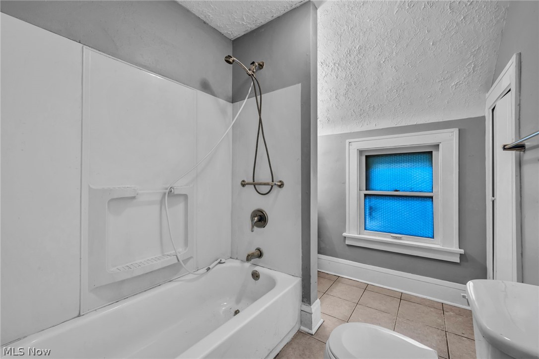 2407 Mira Court Cleveland OH 44109