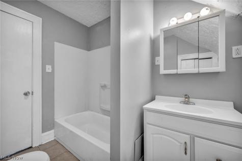2407 Mira Court Cleveland OH 44109
