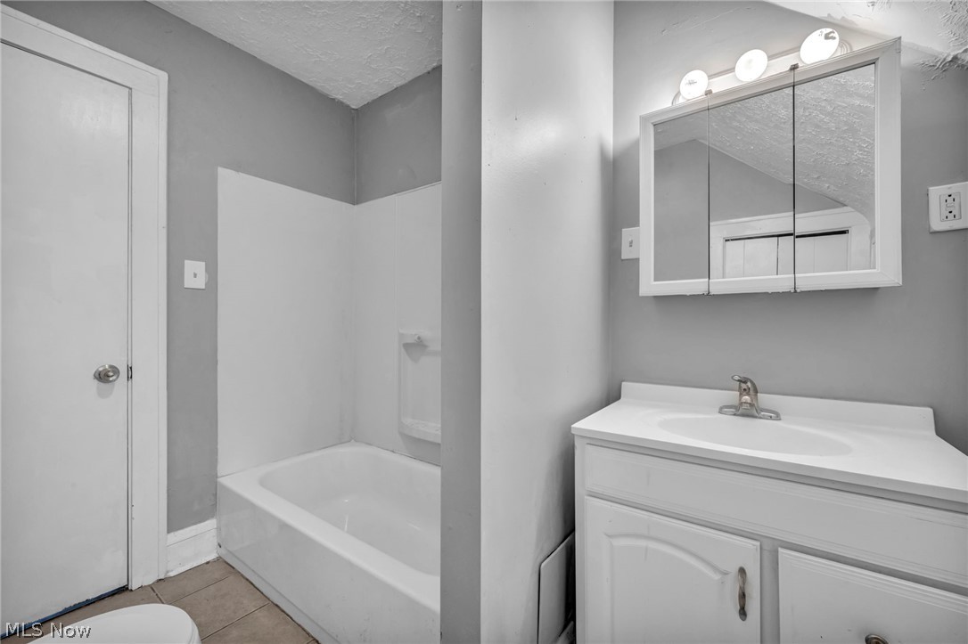 2407 Mira Court Cleveland OH 44109