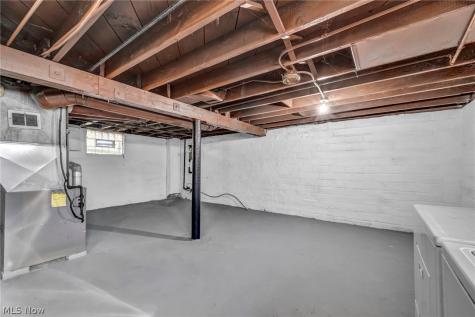 2407 Mira Court Cleveland OH 44109
