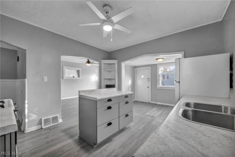 2407 Mira Court Cleveland OH 44109