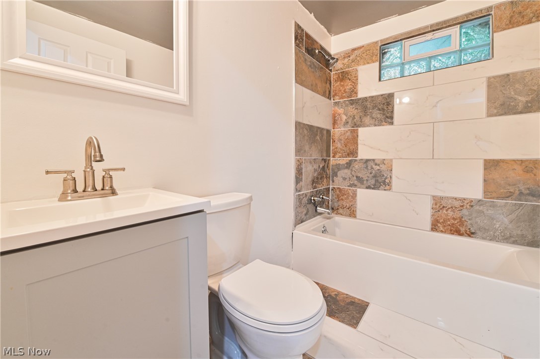 49 Penfield Avenue Akron OH 44310
