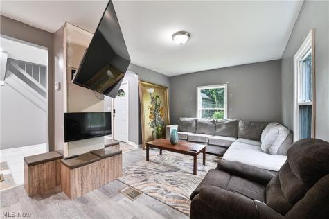 49 Penfield Avenue Akron OH 44310