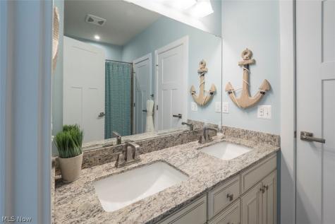 1092 Huntsman Court Grafton OH 44044