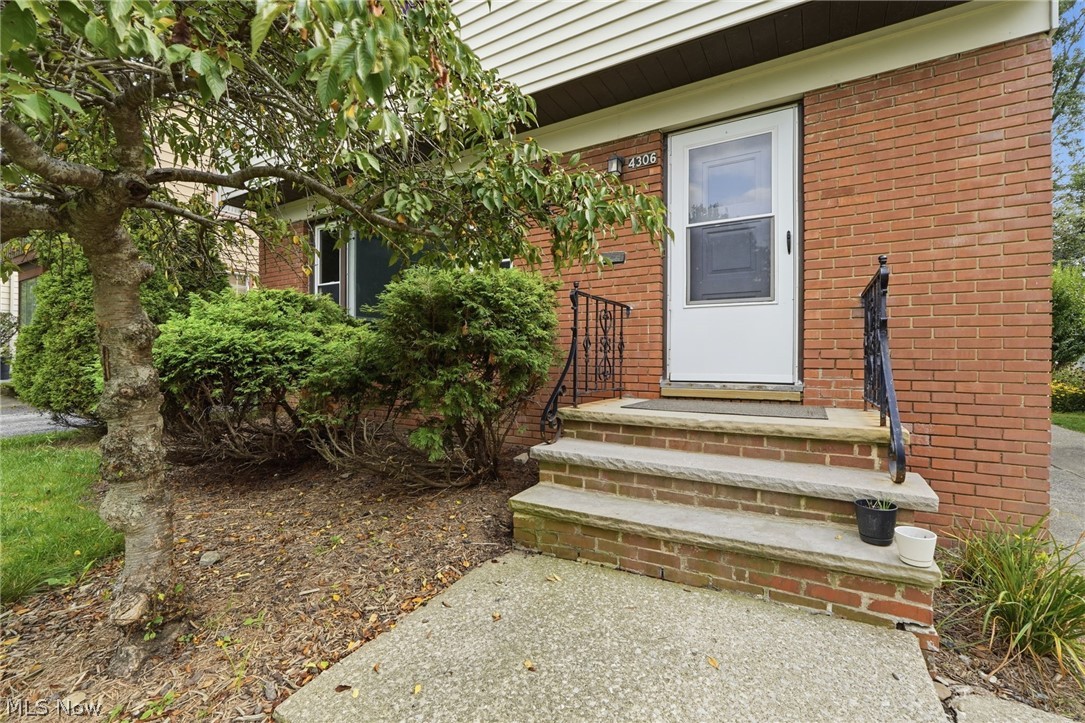 4306 Groveland Road University Heights OH 44118