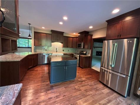 7447 Mclellan Drive Bedford OH 44146