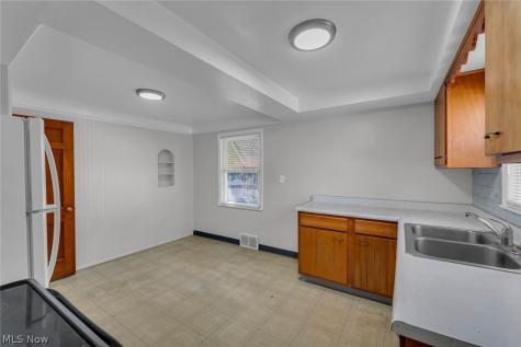 226 E 242nd Street Euclid OH 44123