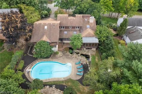 2317 Raintree Street NE Canton OH 44705