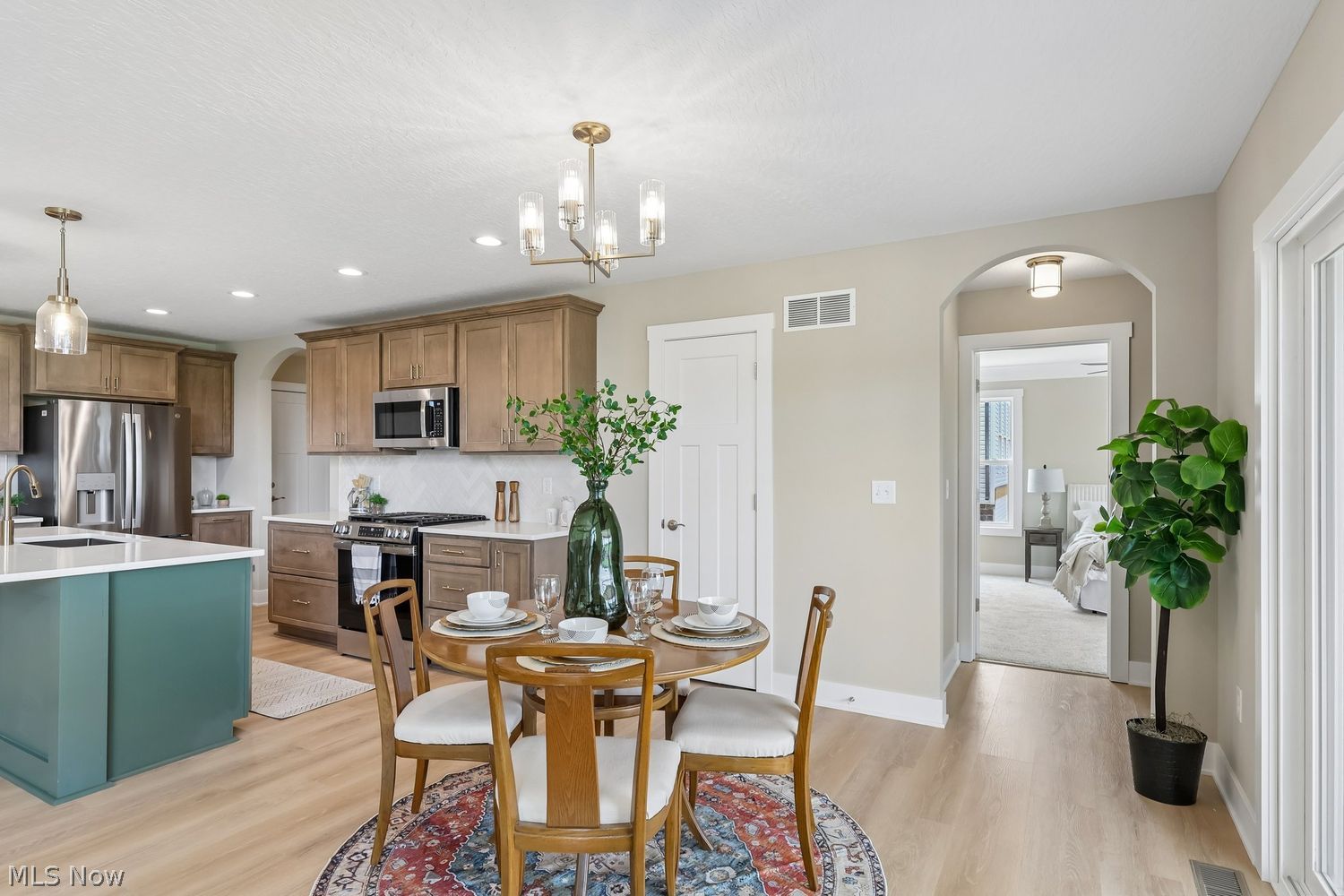 2301 Ledgestone Drive NW Uniontown OH 44685