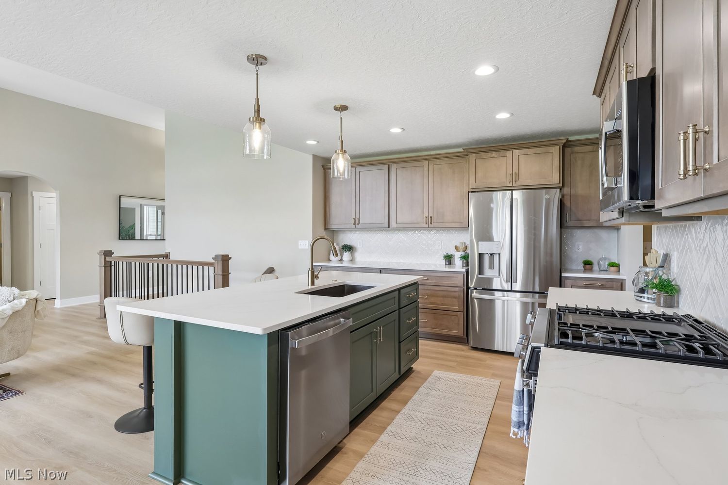 2301 Ledgestone Drive NW Uniontown OH 44685