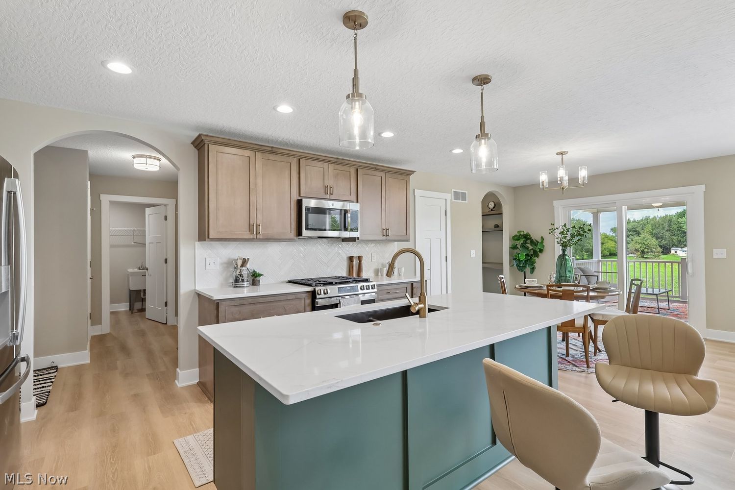 2301 Ledgestone Drive NW Uniontown OH 44685
