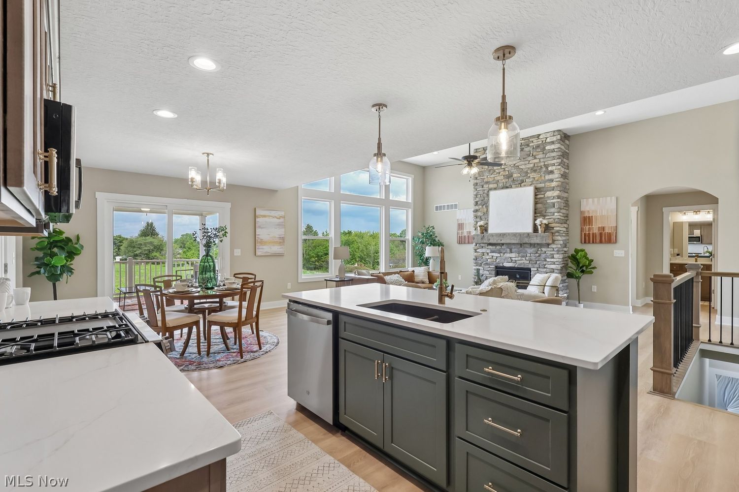 2301 Ledgestone Drive NW Uniontown OH 44685